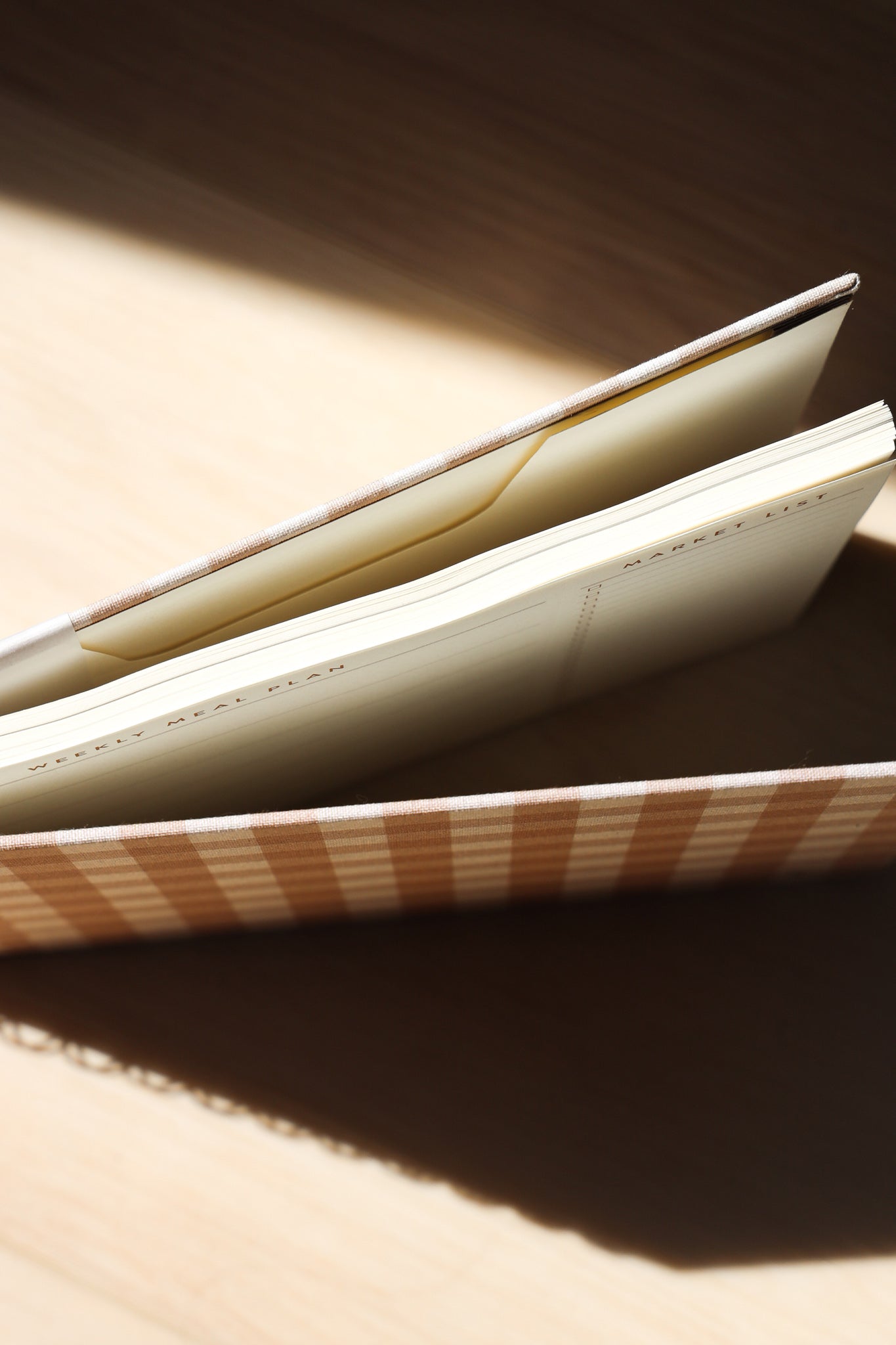 Weekly Meal Planner Notebook – Neutral Gingham