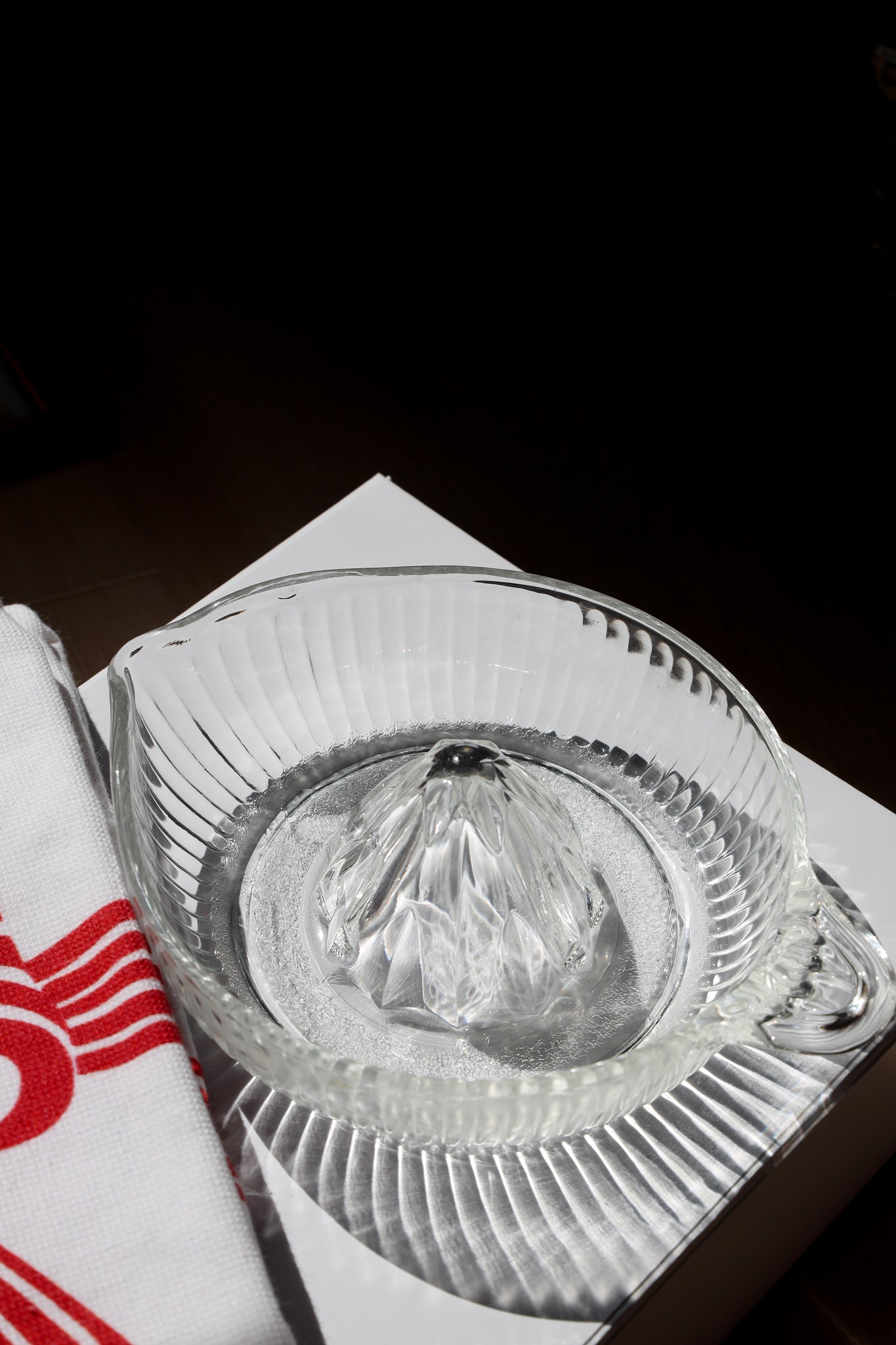 Vintage Glass Citrus Juicer – Classic Kitchen Collectible