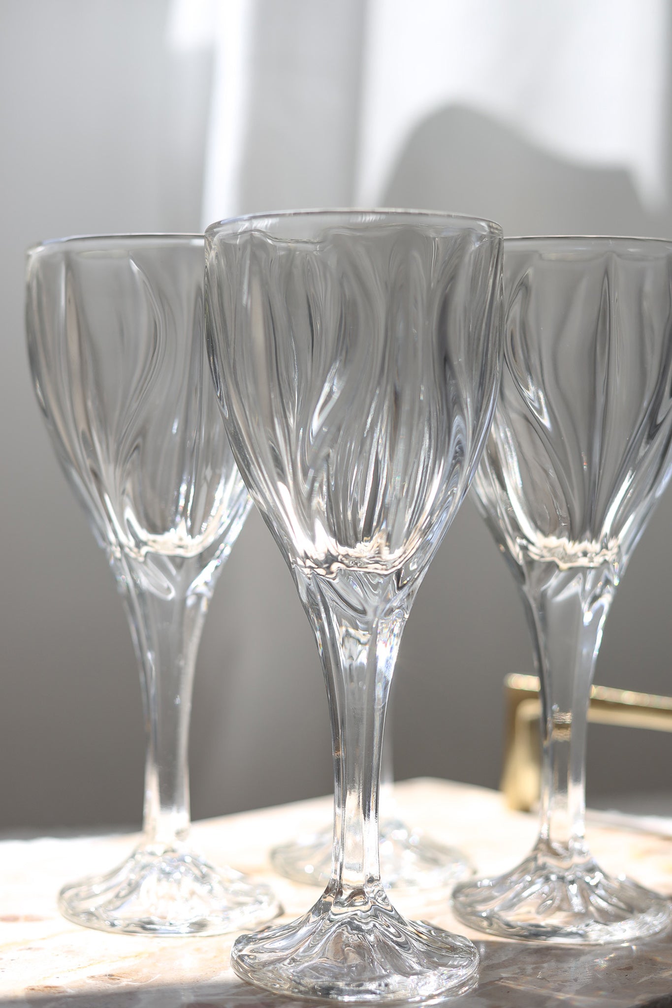 Clear Swirl Stemmed Glasses – Set of 4