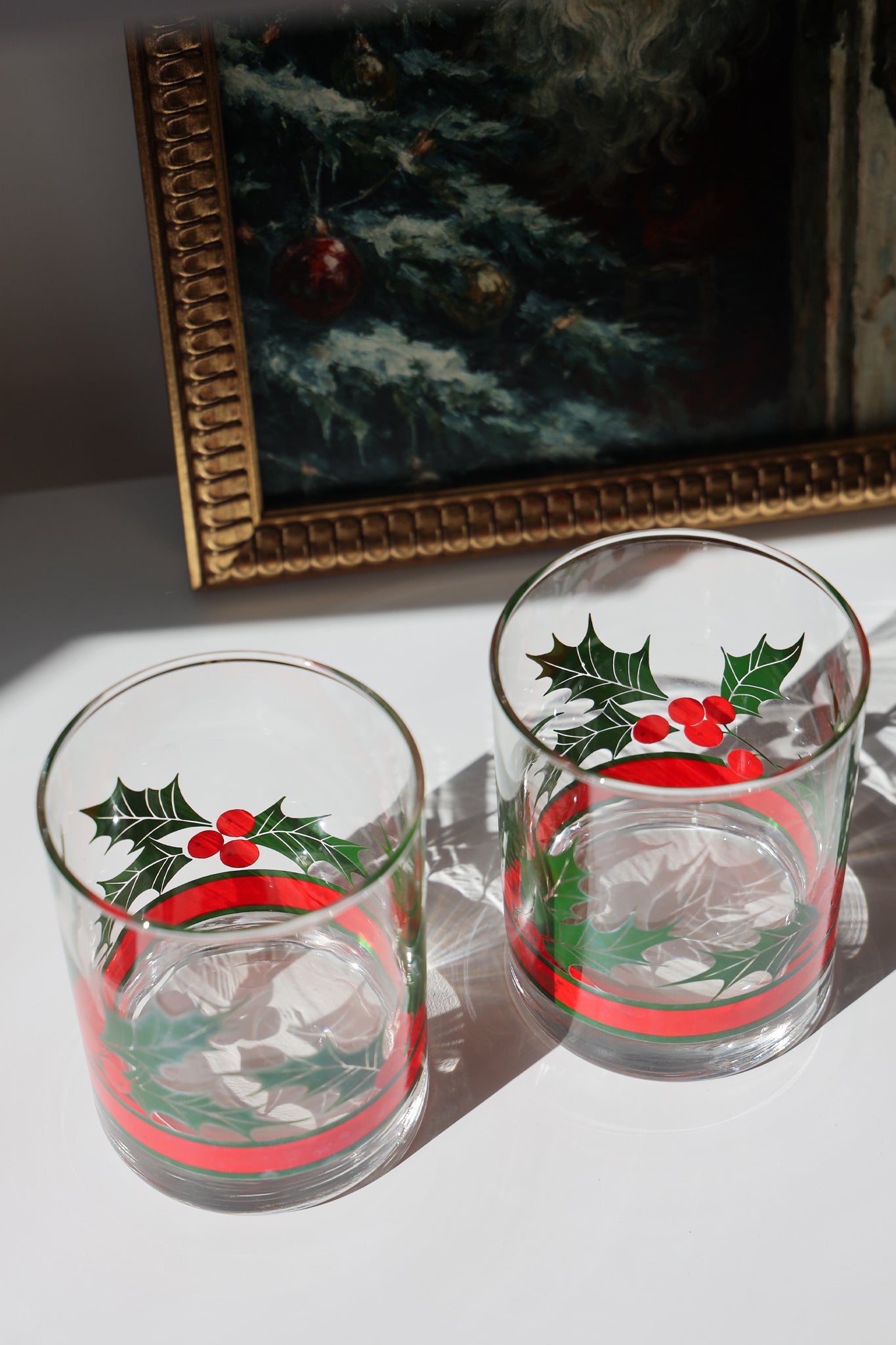 Holly & Berries Christmas Glasses — Set of 2