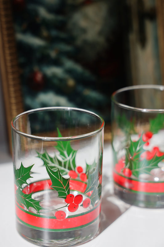 Holly & Berries Christmas Glasses — Set of 2