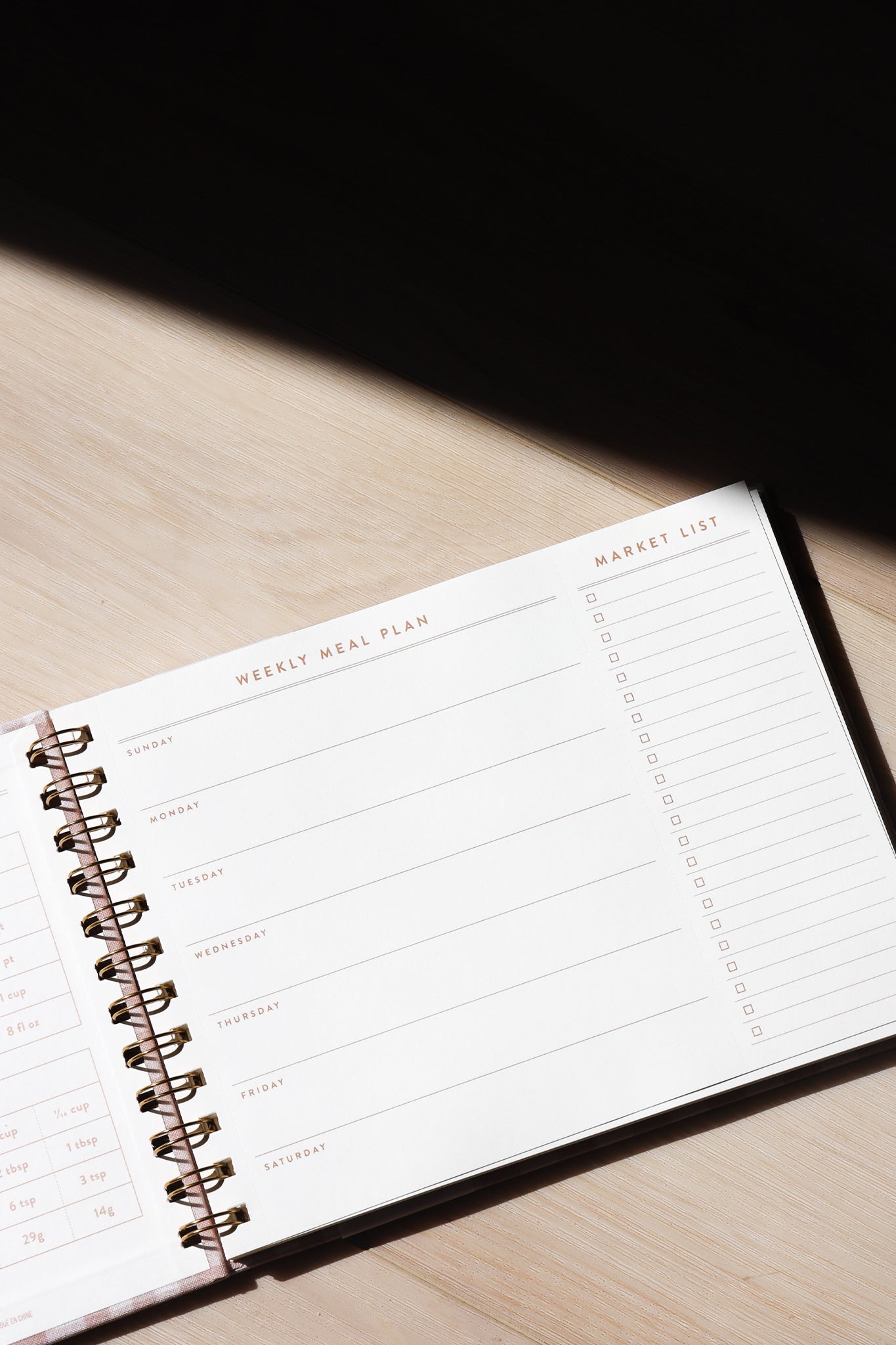 Weekly Meal Planner Notebook – Neutral Gingham